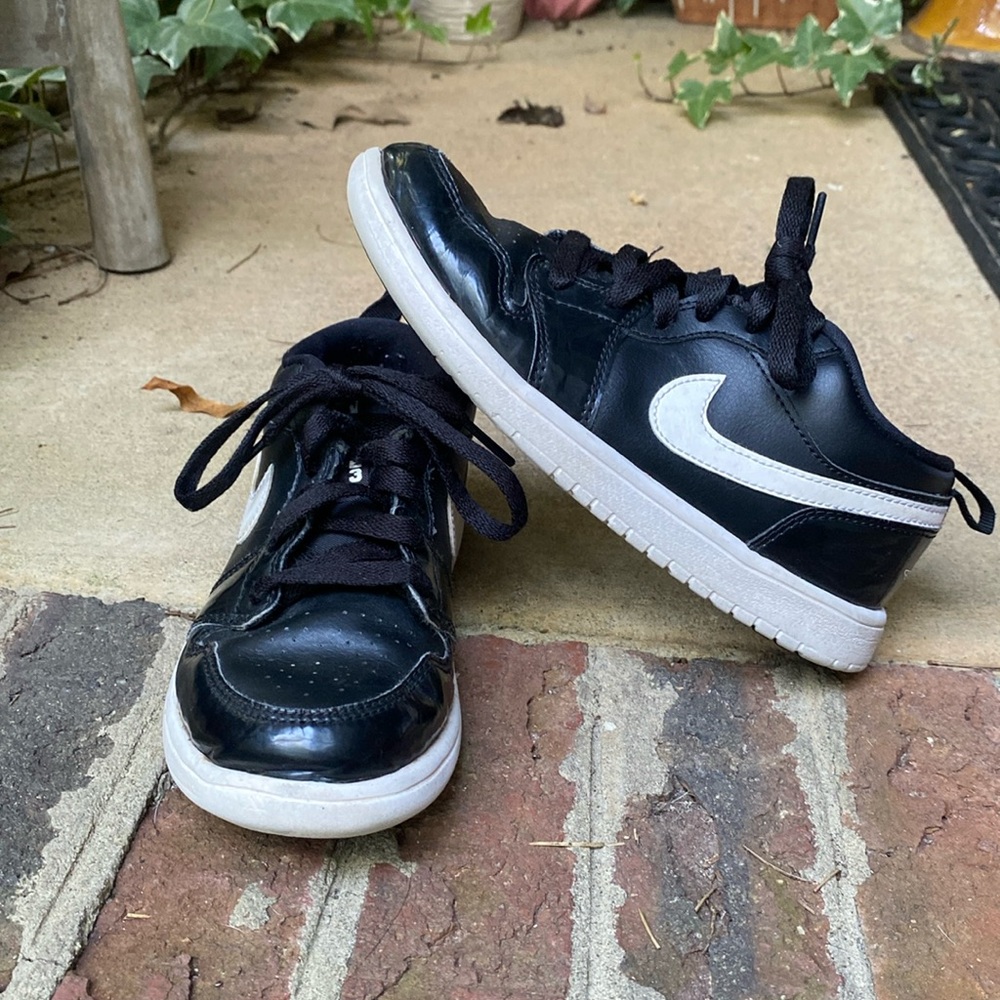 Air Jordan 1 Low Retro Black Leather 2Y